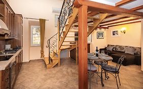 Amoret Apartments